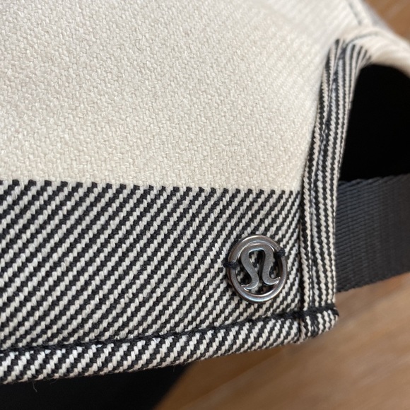 NEW Rare Lululemon fall winter hat cap reflectiv black white fleece lined baller - Picture 7 of 11